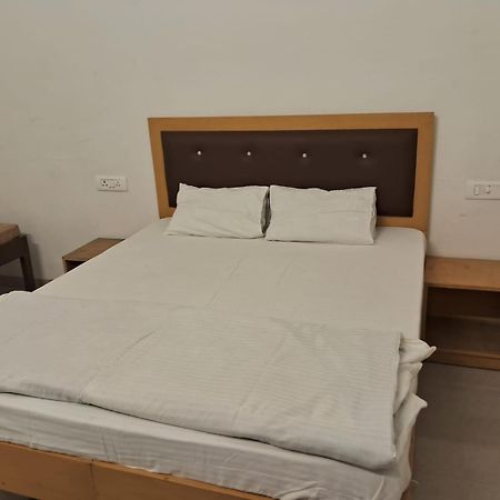 Gonda Rk Lawns酒店 外观 照片